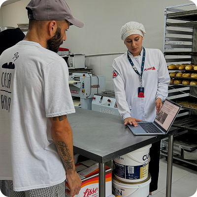 carrossel de imagens mostrando o trabalho da equipe da Plano A